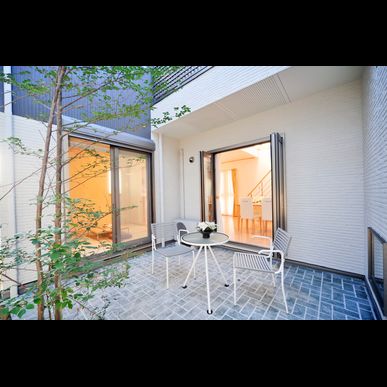 横浜で窓枠の修繕ならリペア創芸へお問い合わせください