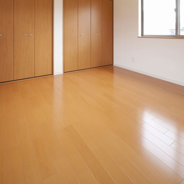 横浜でフローリングの補修を行っています